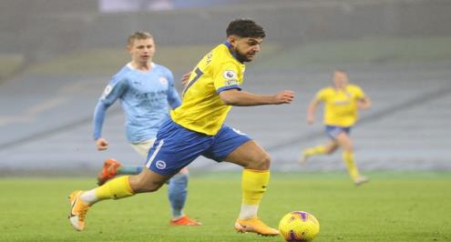 يلا كورة يُحاور لاعب برايتون: صلاح نموذج عظيم.. وبيرسي تاو مميز